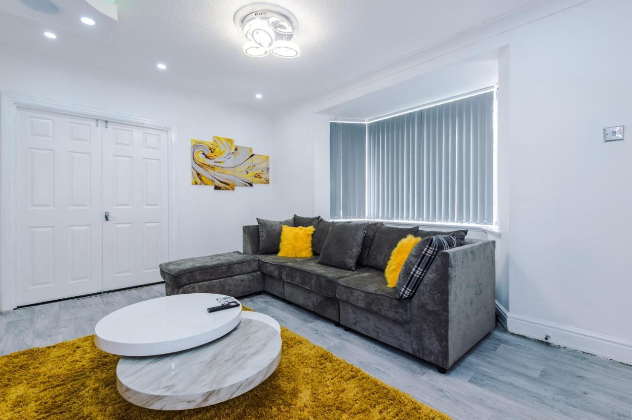 Nice Three Bedroom House In Manchester Exterior foto