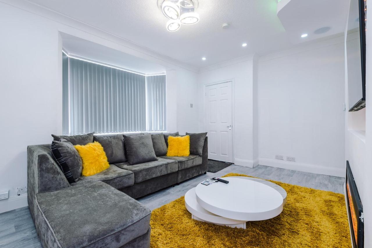 Nice Three Bedroom House In Manchester Exterior foto