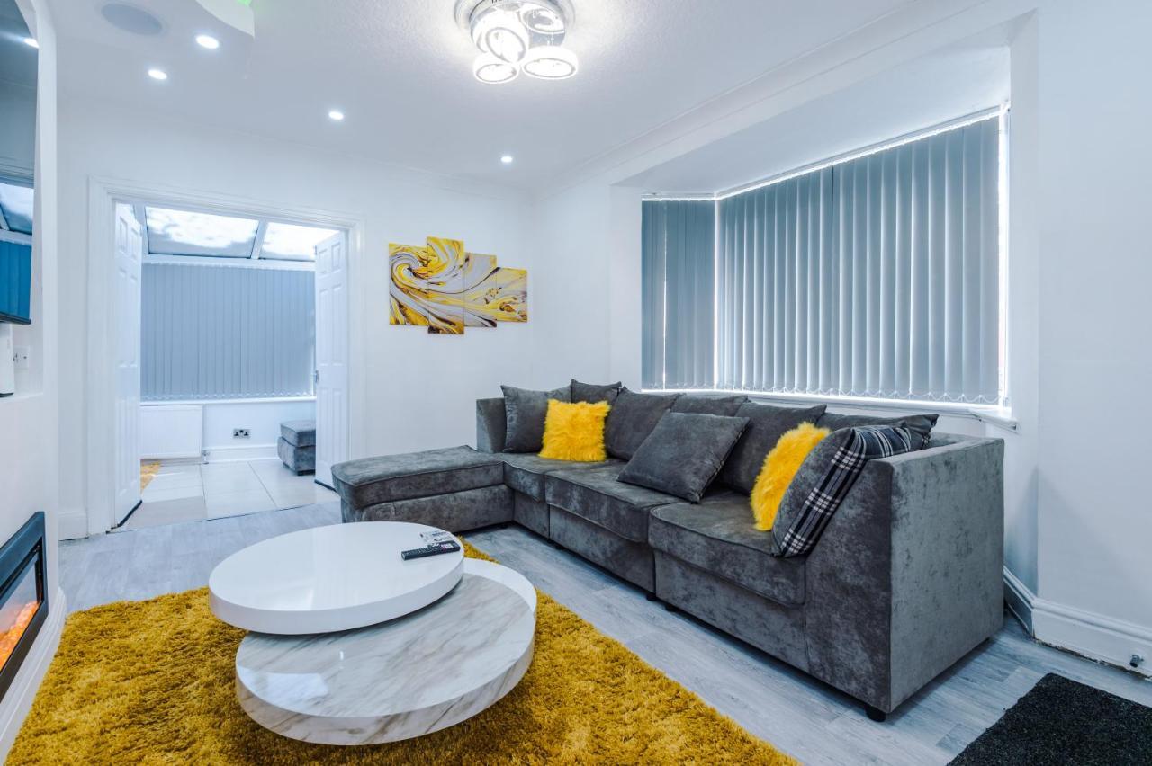 Nice Three Bedroom House In Manchester Exterior foto