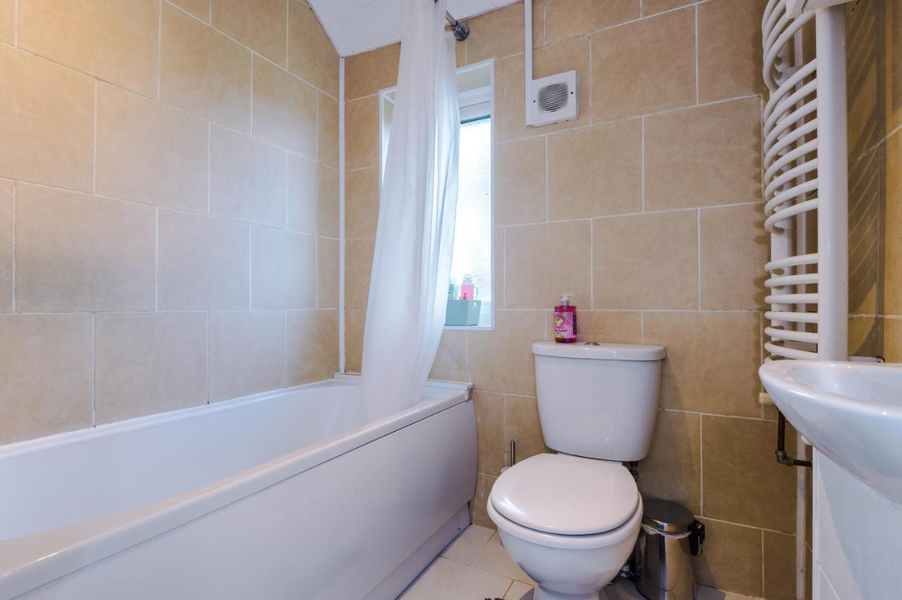 Nice Three Bedroom House In Manchester Exterior foto